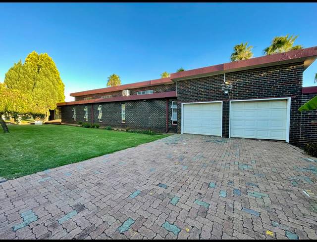 4 BEDROOM HOUSE FOR SALE IN THREE RIVERS EAST